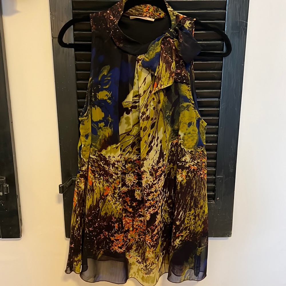 Miuse sleeveless top with tie at neckline